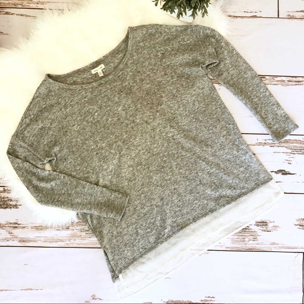 Silence + Noise | Gray Sweater Cream Trim Detail